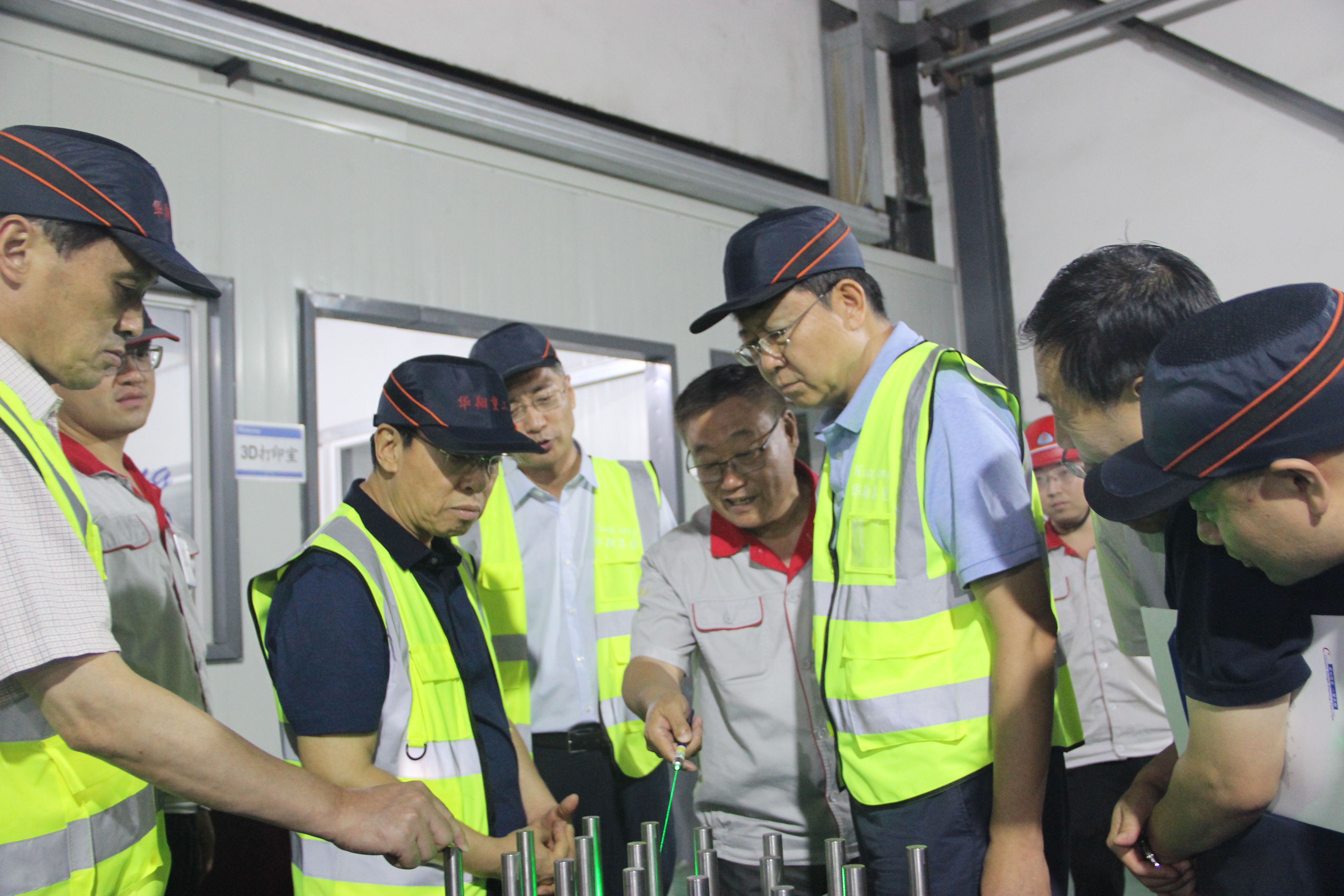 山西省人民政府原副省長(zhǎng)、中國(guó)生產(chǎn)力學(xué)會(huì)會(huì)長(zhǎng)、山西省資源型經(jīng)濟(jì)轉(zhuǎn)型促進(jìn)會(huì)總顧問牛仁亮一行蒞臨我司調(diào)研