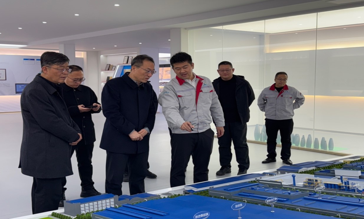 臨汾經(jīng)濟開發(fā)區(qū)黨工委書記、管委會主任白建成一行深入華翔圣德曼新能源汽車零部件產(chǎn)業(yè)園調研